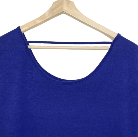 Tee Shirt Tunic w|Keyhole Back Opening Accent - Picture 2 of 7